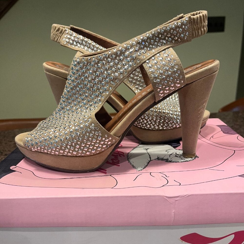 Jeffrey Campbell Labelle silver rivet heels size 9